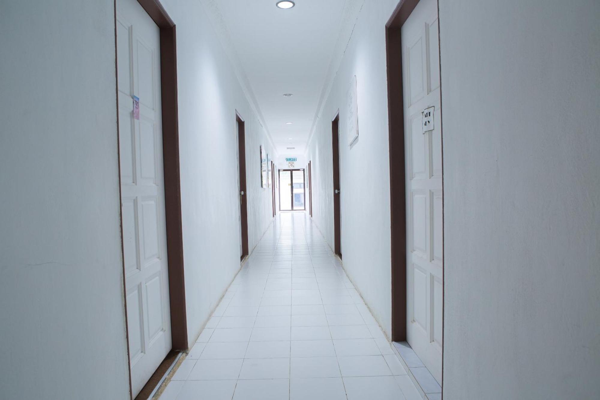 Oyo 90037 The 7 Lodge Tambunan Экстерьер фото