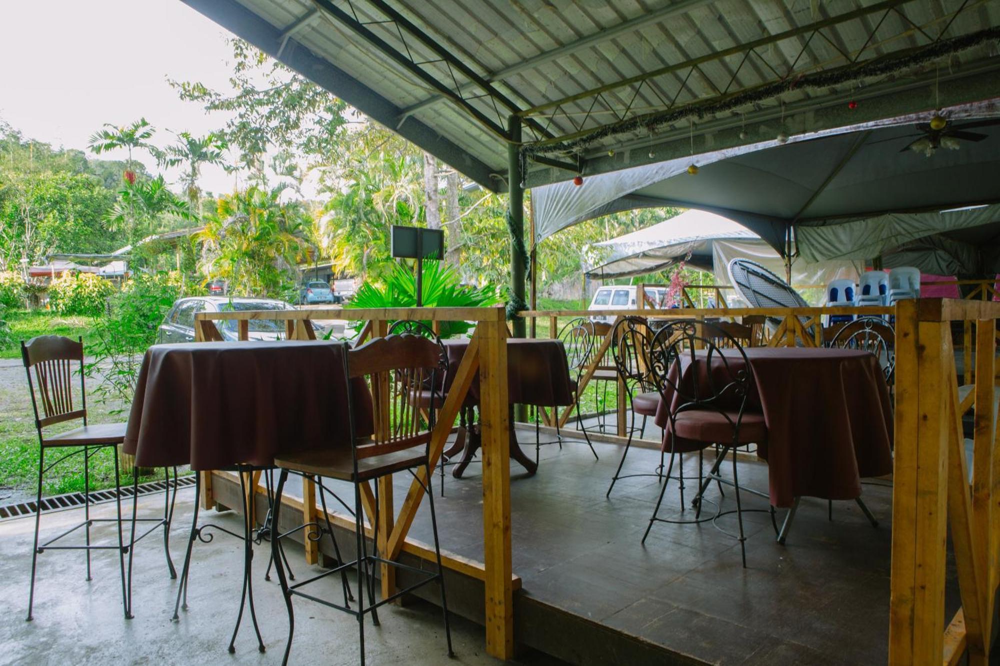 Oyo 90037 The 7 Lodge Tambunan Экстерьер фото