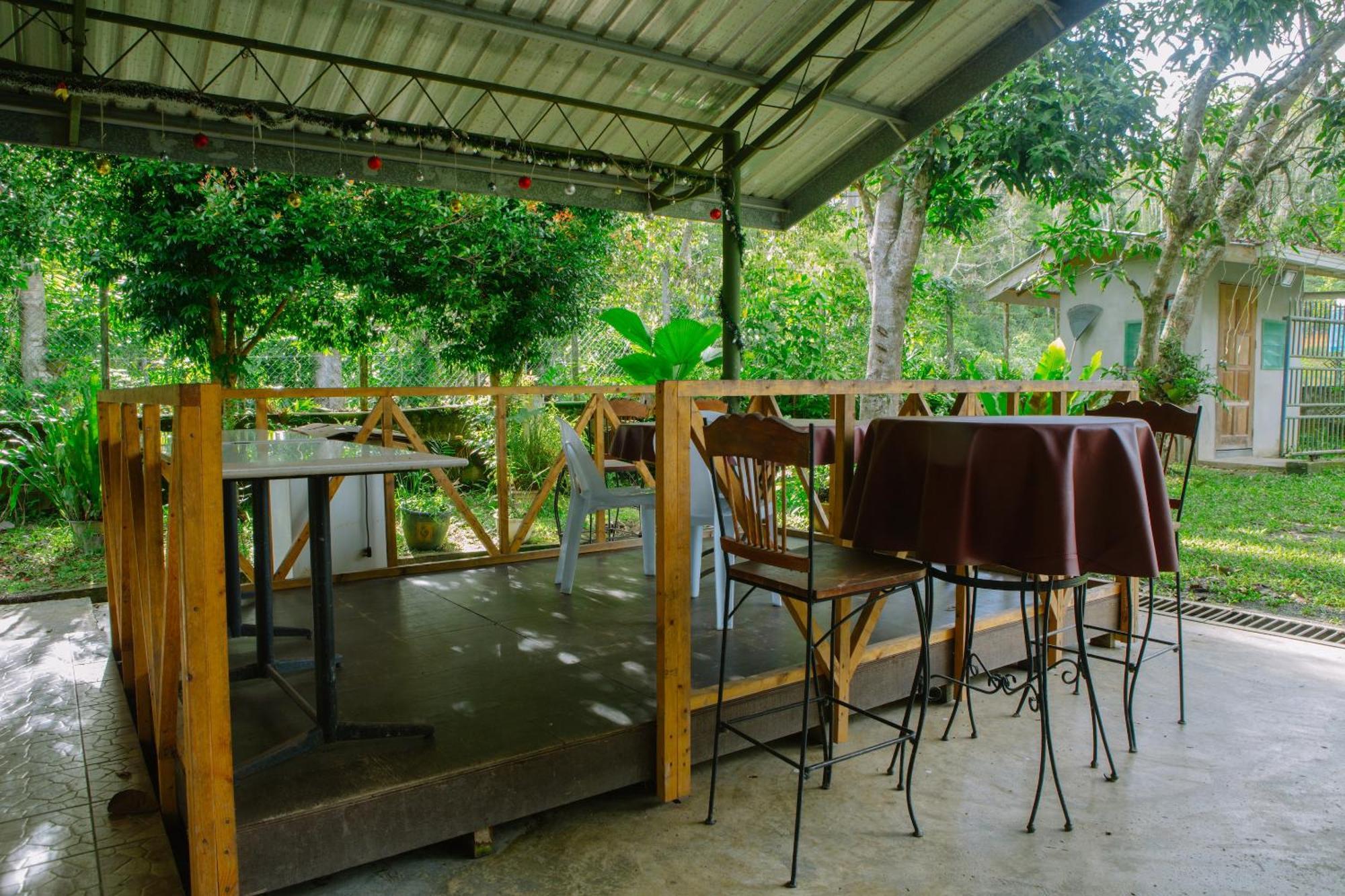 Oyo 90037 The 7 Lodge Tambunan Экстерьер фото
